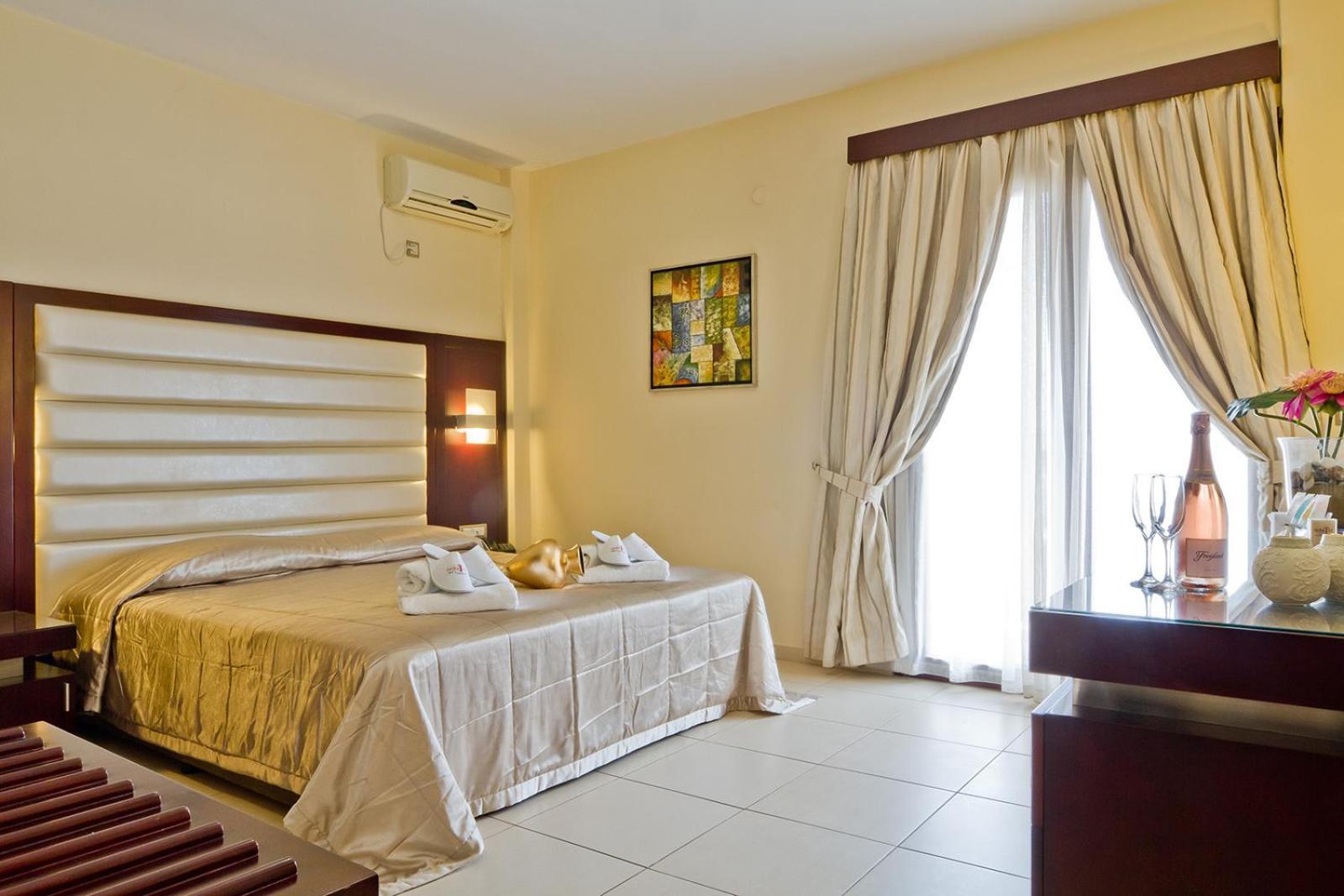 Socrates Hotel Apartments Karpathos Exterior foto
